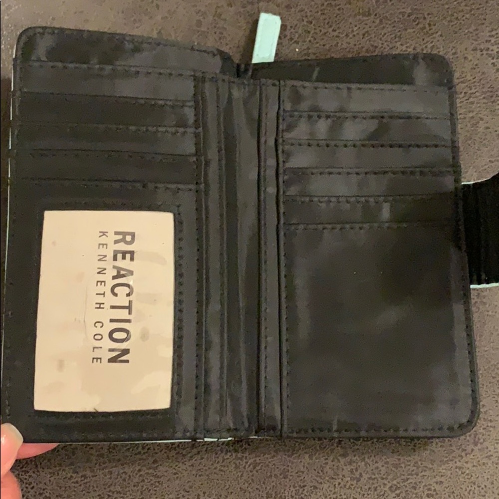 Kenneth Cole Reaction wallet - Picture 3 of 5